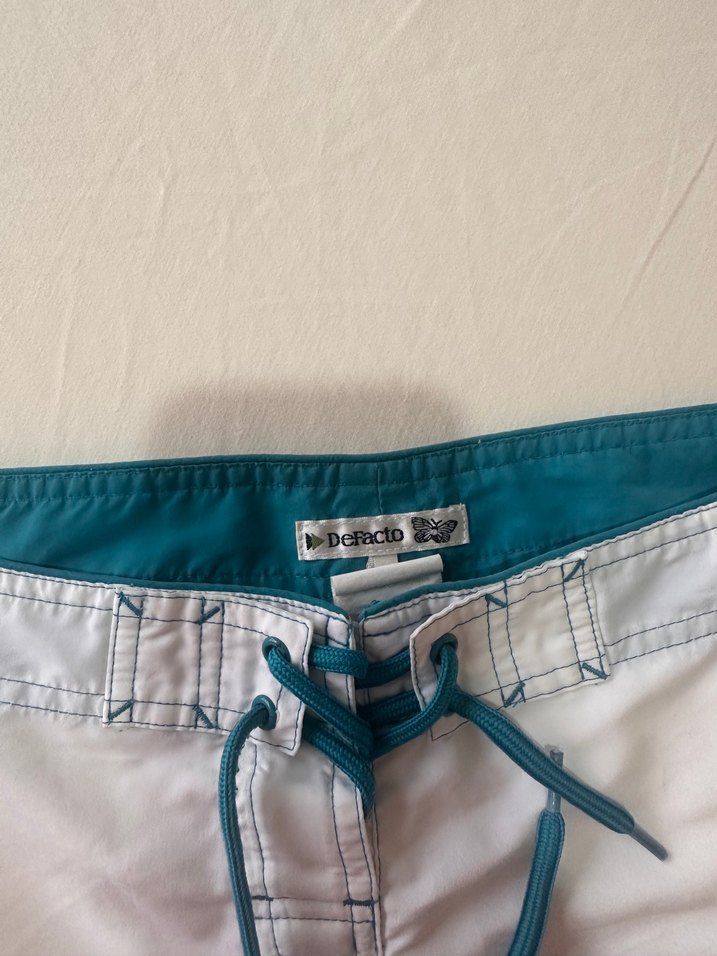 Beyaz Desenli Mini Kadın Şort - Görsel 2