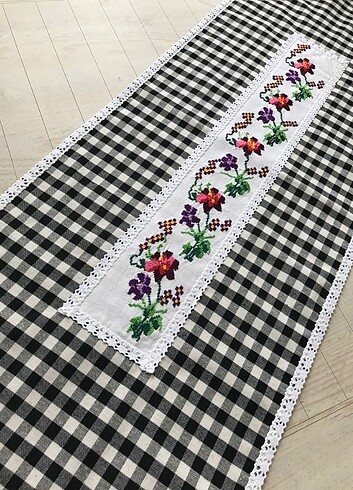 Kanaviçeli Runner 