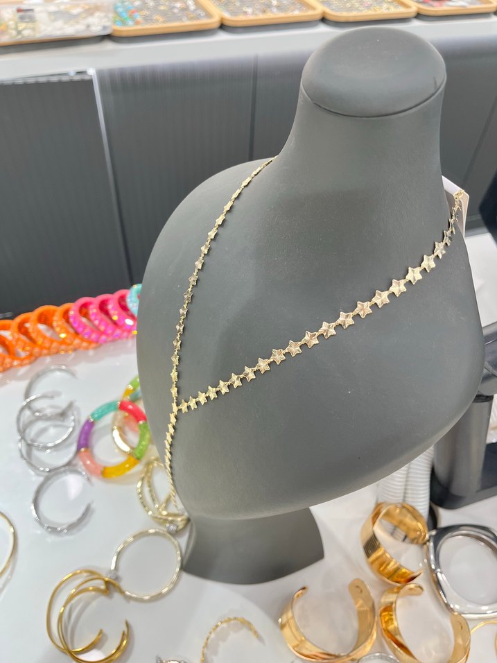 Zincir Detaylı Altın Renk Uzun Kolye - Görsel 2