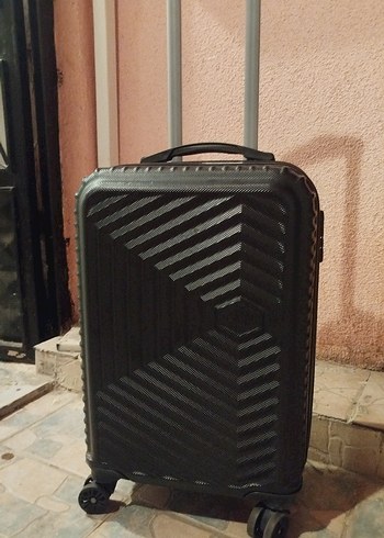 Siyah Erkek Valiz, Tokalı, Dört Tekerlekli kabin boy valiz