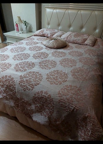 Nakışlı Pembe Yatak Örtüsü - Görsel 2