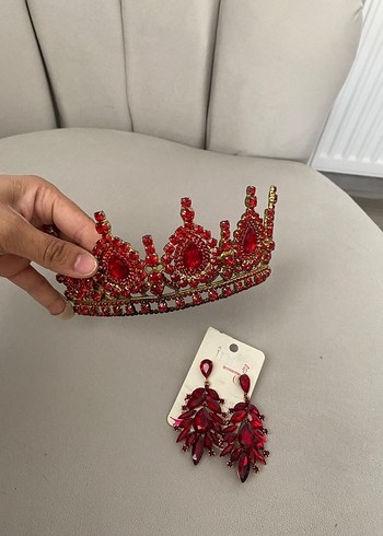 Beden Kırmızı Taşlı Parlak Taç