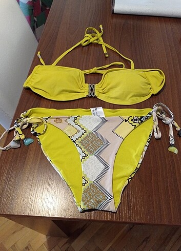 fıstık yesili rengin de desenli bikini