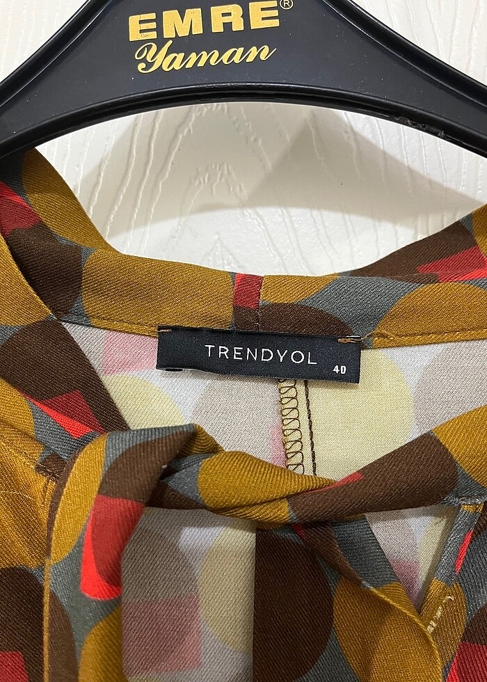 Yakası bağlamalı retro desenli uzun kollu elbise - Görsel 2