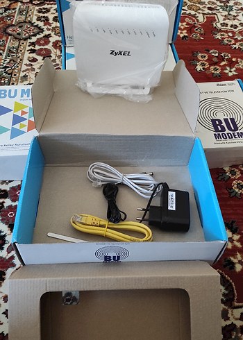 ZyXEL Beyaz Modem Seti ve Kabloları