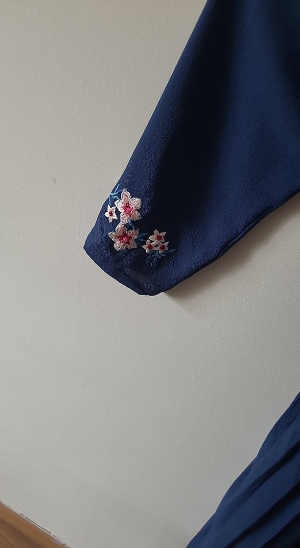 Nakışlı Pilili Lacivert Uzun Elbise - Görsel 3