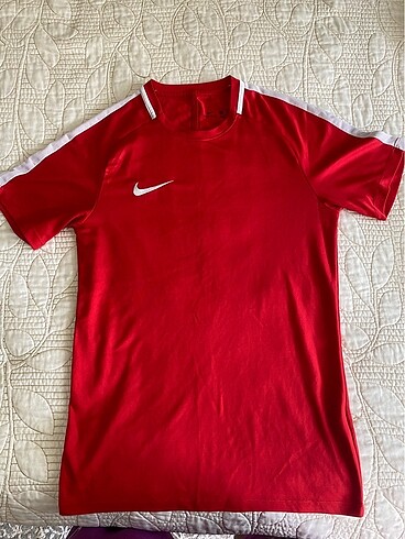 Kırmızı-Beyaz Nike Tişört