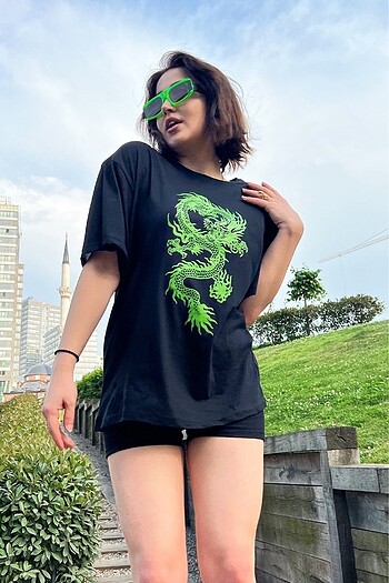 Yeşil Yılan Baskılı Siyah Oversize T-Shirt
