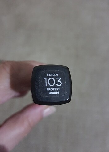Beden L'OREAL PARIS LIPGLOSS CREAM 103 PROTEST QUEEN