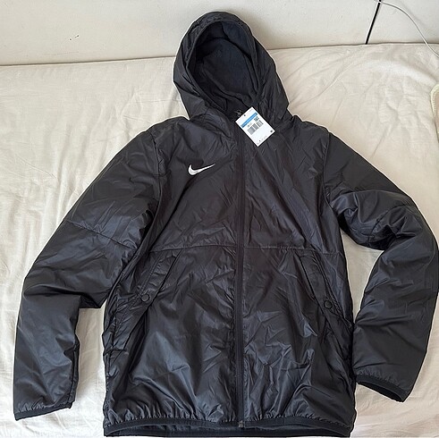 Nike mont