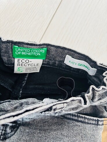 7 Yaş Beden çeşitli Renk Benetton pantolon