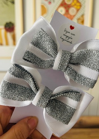 Gri Çizgili Beyaz Fiyonklu Çocuk Toka - Görsel 2