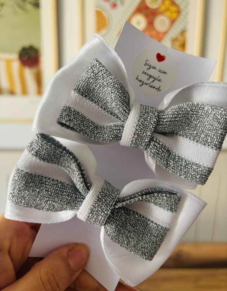 Gri Çizgili Beyaz Fiyonklu Çocuk Toka - Görsel 2