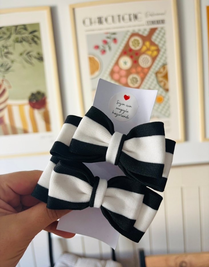 Zebra Desenli Beyaz Fiyonk Toka Seti - Görsel 3