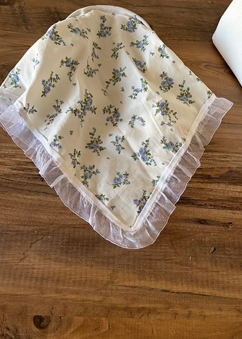 Diğer Beyaz Çiçekli taç bandana