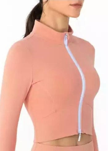 Yüksek Yakalı Spor Üst