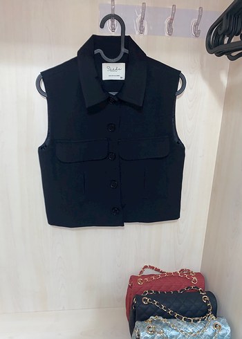 Saten Düğmeli Siyah Kolsuz Mini Yelek