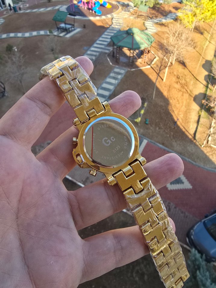 Altın Renkli Kadın Kol Saati - Görsel 4