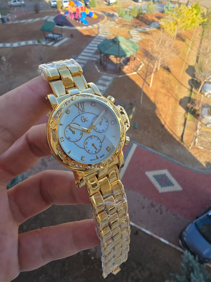 Altın Renkli Kadın Kol Saati - Görsel 3