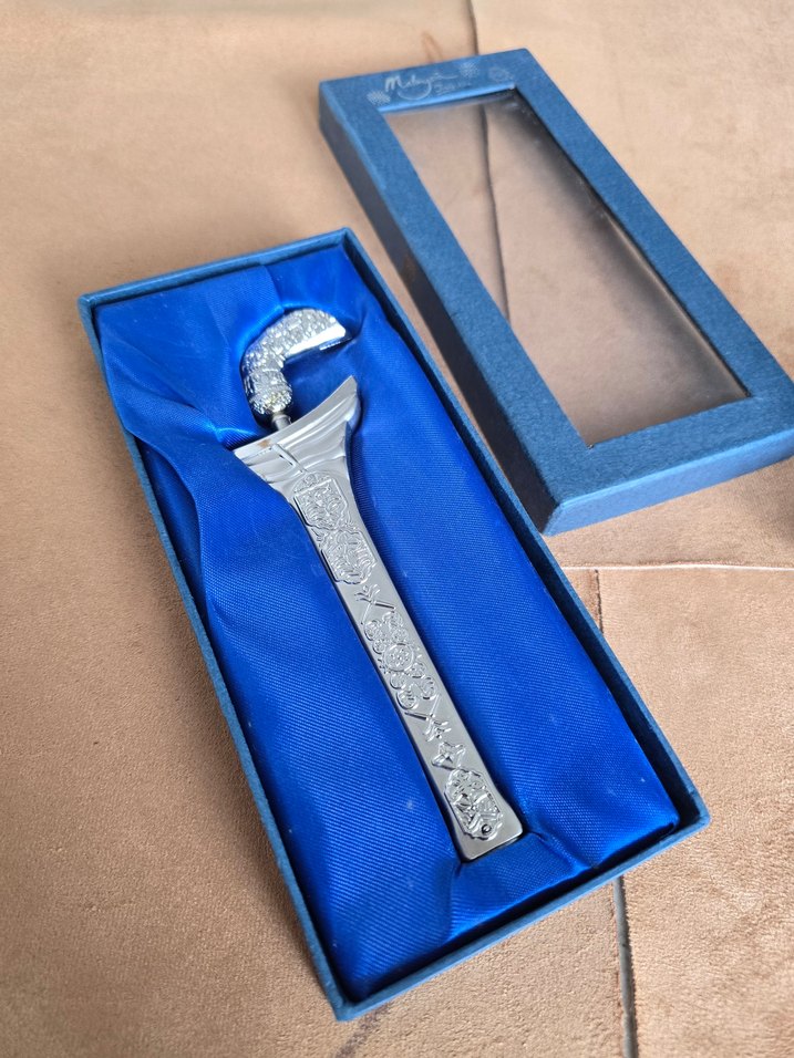 Altın Renkli Parlak Dekoratif Kesici - Görsel 4