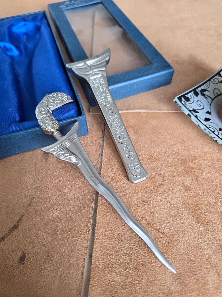 Altın Renkli Parlak Dekoratif Kesici - Görsel 2