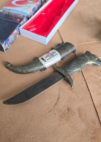 Altın Renk İşlemeli Kılıç Figürlü Bıçak - Görsel 2