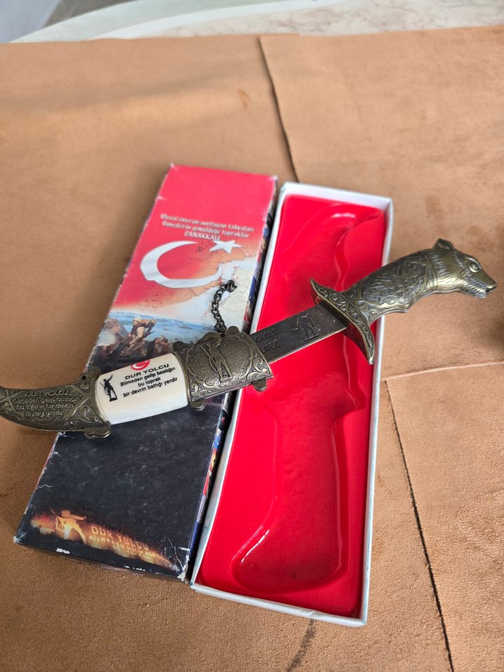 Altın Renk İşlemeli Kılıç Figürlü Bıçak - Görsel 3