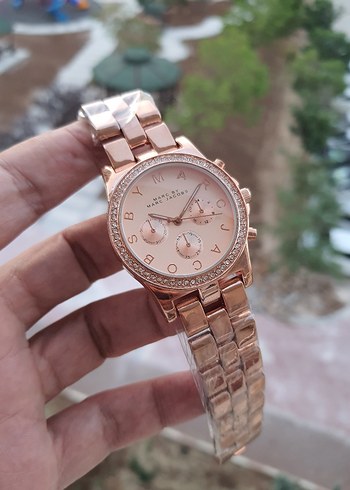 Beden Parlak Pembe Klasik Kadın Kol Saati Taşlı bezel