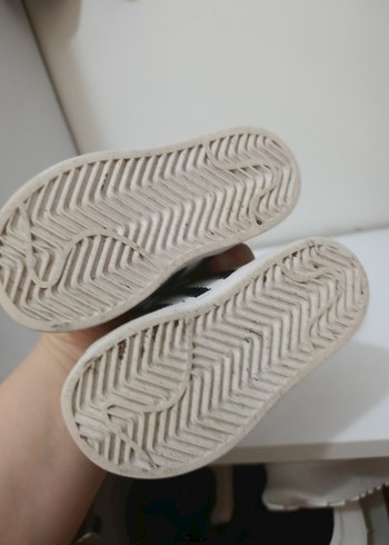 21 Beden Adidas Çocuk Beyaz Cırt Cırtlı Spor Ayakkabı