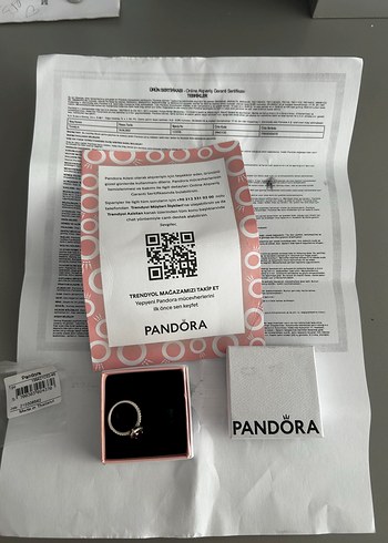 Pandora Kırmızı Kalpli Kadın Yüzük