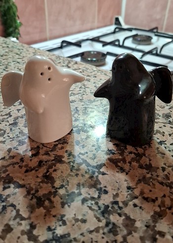 Siyah ve Bej Melek Tuzluk ve Biberlik - Görsel 3