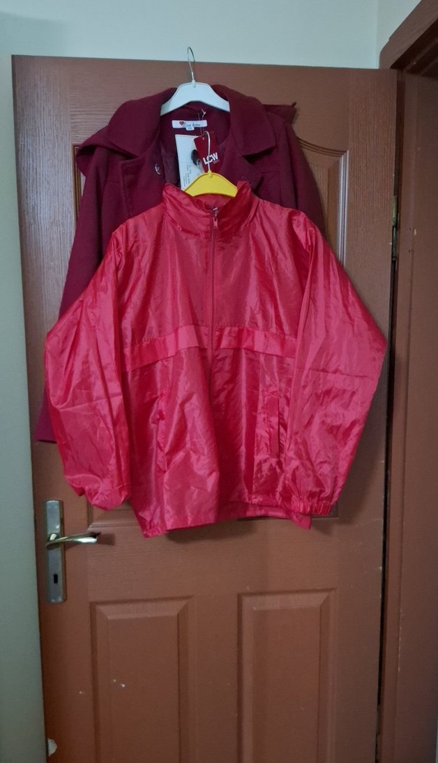 Kırmızı Düğmeli Kaban 15 16 yaş yağmurluk hediyeli - Görsel 2