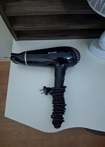Siyah Saç Kurutma Makinesi