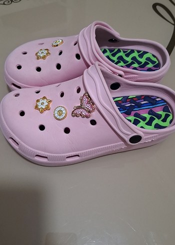 Düğmeli Pembe Nakışlı Kadın Terlik