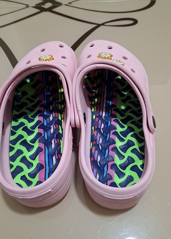 Düğmeli Pembe Nakışlı Kadın Terlik - Görsel 2