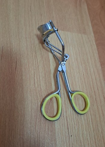 Eklips Sarı Saplı Kirpik Kıvırıcı