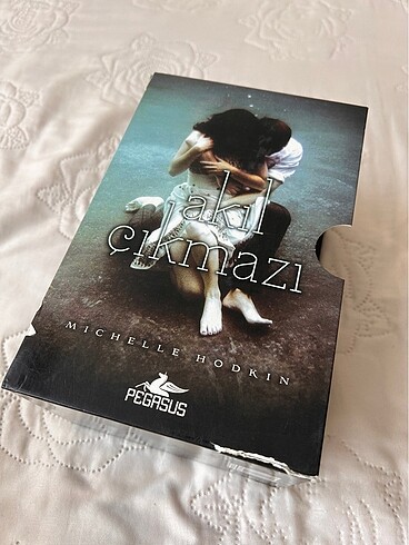 Mara Dyer Seti - Görsel 6