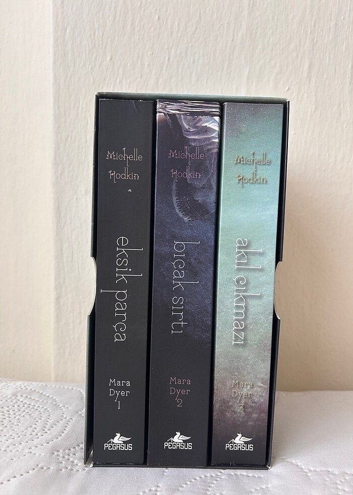 Mara Dyer Seti - Görsel 2