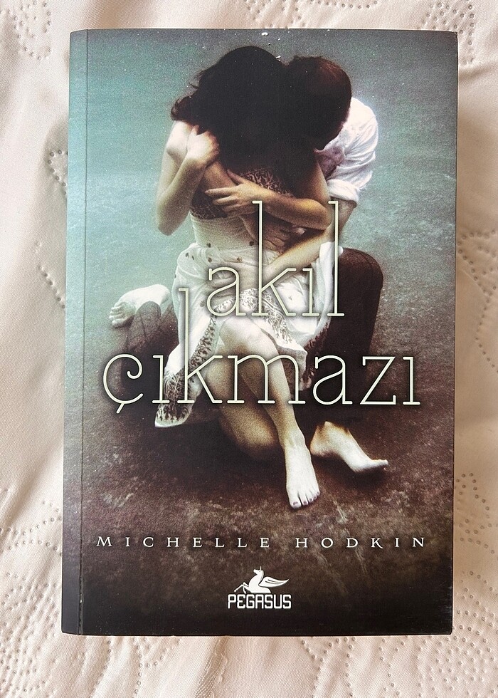 Mara Dyer Seti - Görsel 3