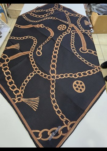 Zincir Detaylı Altın Rengi Kadın eşarp - Görsel 4