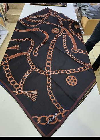 Zincir Detaylı Altın Rengi Kadın eşarp - Görsel 6