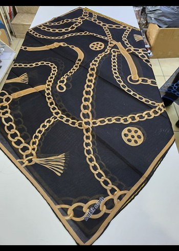 Zincir Detaylı Altın Rengi Kadın eşarp - Görsel 2