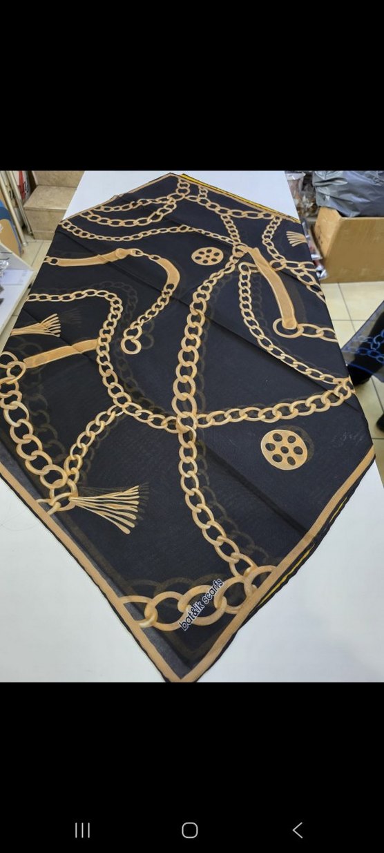 Zincir Detaylı Altın Rengi Kadın eşarp - Görsel 2