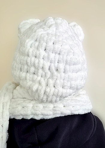 Beyaz Nakışlı Örgü Kulaklı Atkı - Görsel 3