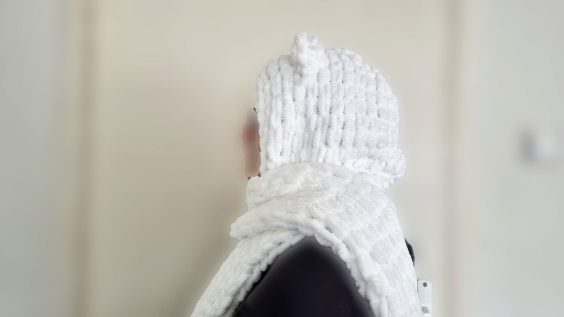 Beyaz Nakışlı Örgü Kulaklı Atkı - Görsel 4