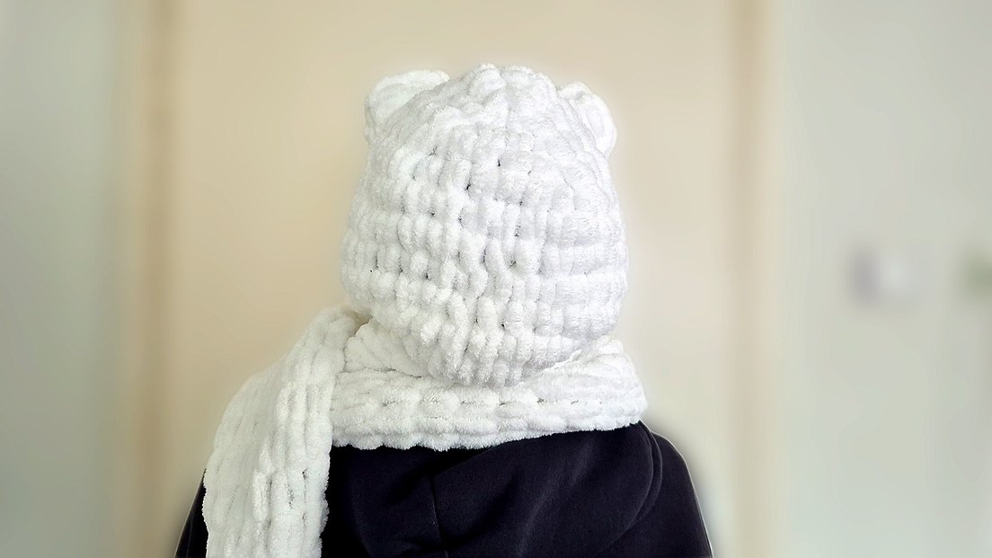 Beyaz Nakışlı Örgü Kulaklı Atkı - Görsel 3