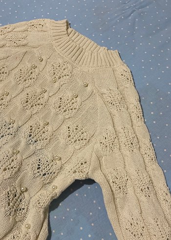 Nakışlı incili sırt dekolteli kazak - Görsel 2