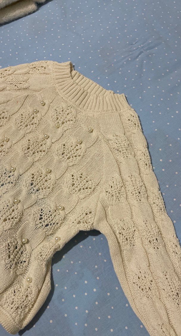 Nakışlı incili sırt dekolteli kazak - Görsel 2