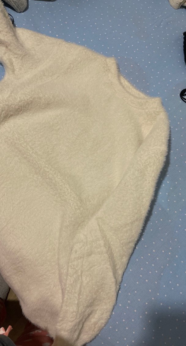 Beyaz Tüylü Kadın kazak - Görsel 3