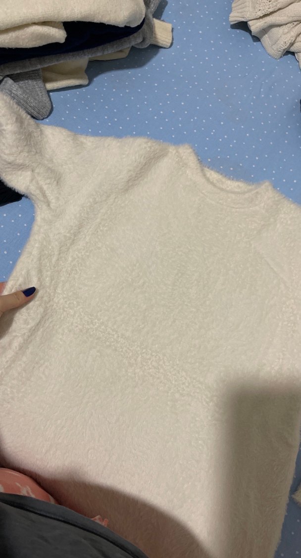 Beyaz Tüylü Kadın kazak - Görsel 2